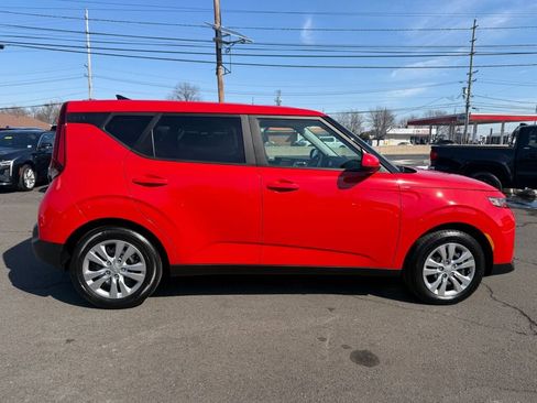 Used 2022 Kia Soul LX image 8