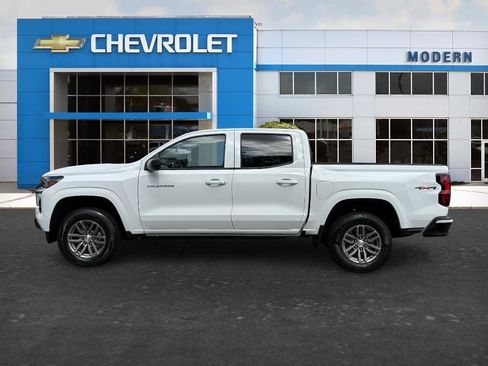 Used 2025 Chevrolet Colorado LT w/ Advanced Trailering Package AWD/4WD image 2