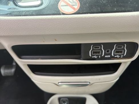 Used 2023 Chrysler Pacifica Touring-L FWD image 37