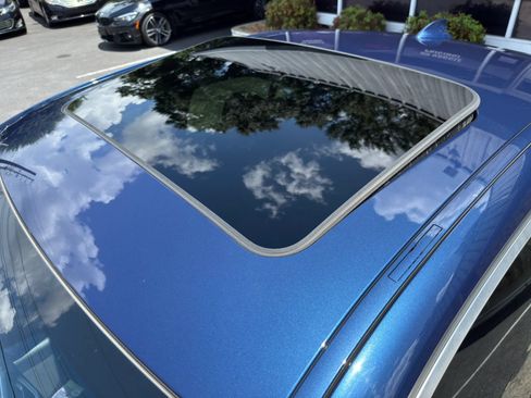 Used 2021 BMW 330i Sedan w/ Premium Package RWD image 15