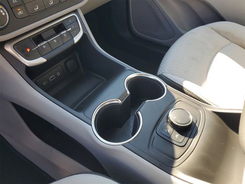 Used 2024 GMC Terrain SLE image 19