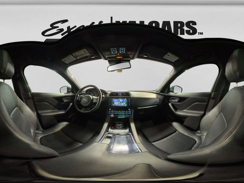 Used 2018 Jaguar F-PACE Premium AWD/4WD image 47