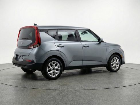 Used 2025 Kia Soul LX w/ LX Technology Package FWD image 9