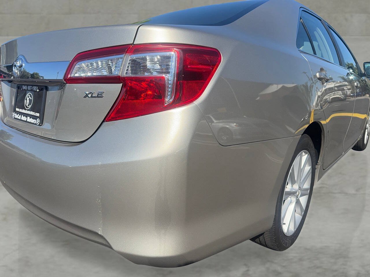 Used 2014 Toyota Camry XLE w/ Leather Package FWD image 25
