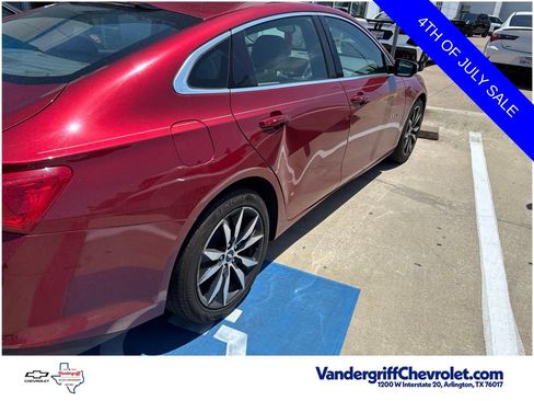 Used 2018 Chevrolet Malibu LT w/ Leather Package FWD image 8