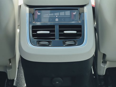 Certified 2024 Volvo XC90 B6 Ultimate AWD/4WD image 31