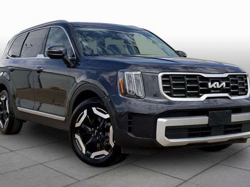 Used 2025 Kia Telluride S image 3