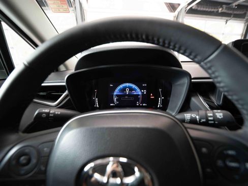 Used 2026 Toyota Corolla Cross LE AWD/4WD image 15