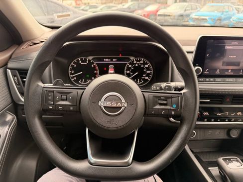 Used 2023 Nissan Rogue SV image 13