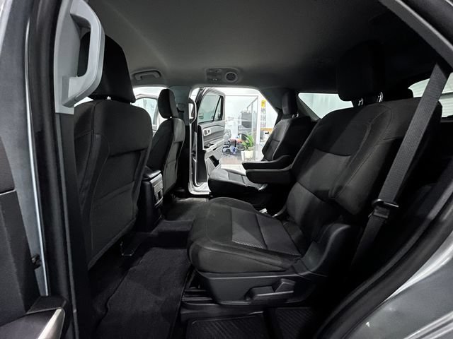 Used 2024 Ford Explorer XLT RWD image 12