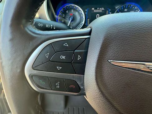 Used 2017 Chrysler Pacifica Touring-L image 19