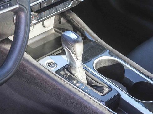 Used 2024 Nissan Altima 2.5 SV image 24