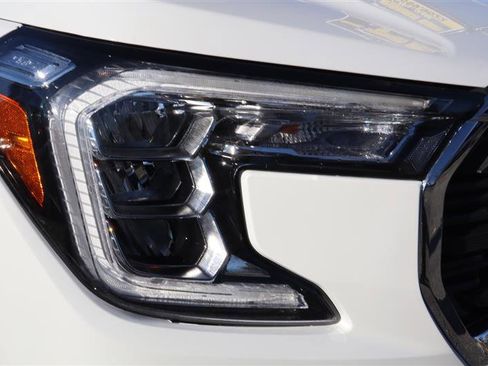 Used 2024 GMC Terrain SLE image 25