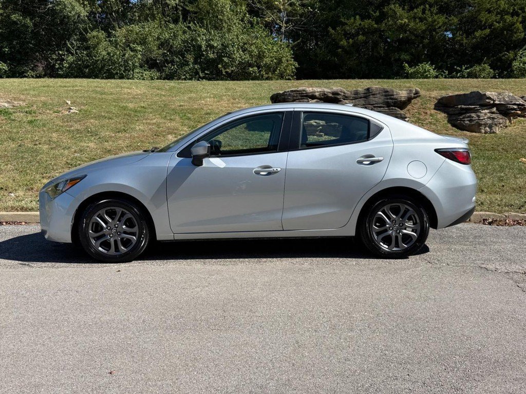 Used 2019 Toyota Yaris LE FWD image 2