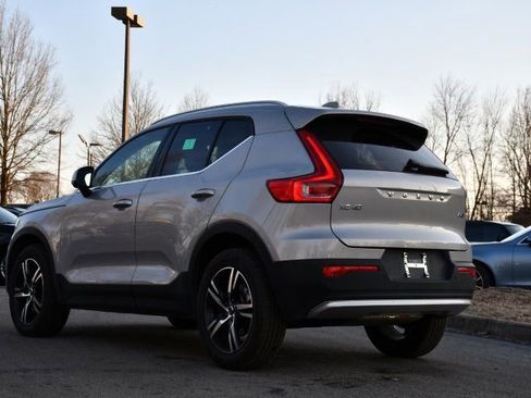 Used 2025 Volvo XC40 B5 Core image 5