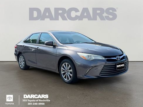 Used 2017 Toyota Camry XLE FWD image 1