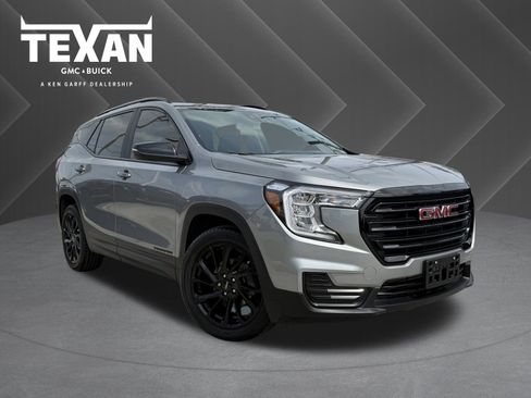 Used 2024 GMC Terrain SLE w/ Driver Convenience Package image 1