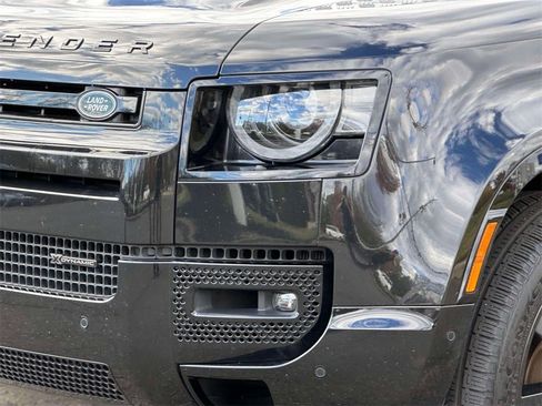 Used 2023 Land Rover Defender 110 X-Dynamic SE image 9
