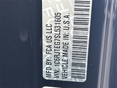 Used 2025 Jeep Gladiator Mojave w/ Convenience Group image 32