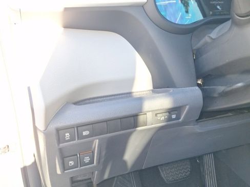 Used 2022 Toyota Sienna XLE image 10