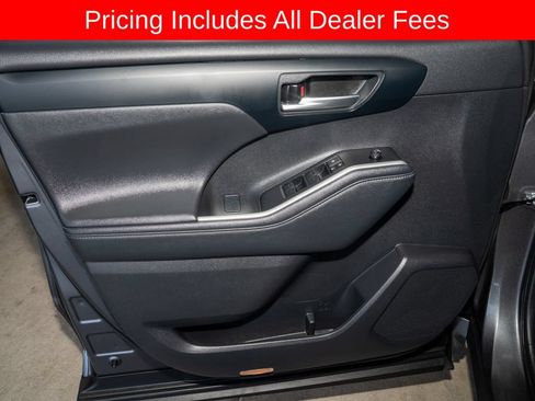 Used 2024 Toyota Highlander XSE AWD/4WD image 12