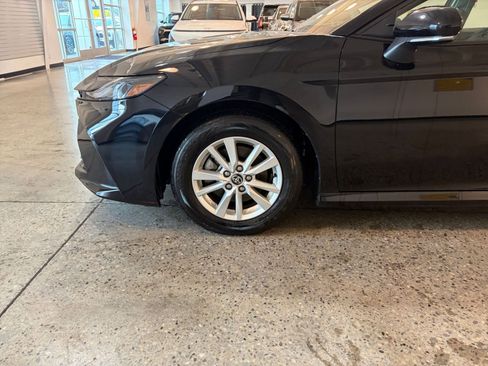 Used 2025 Toyota Camry LE image 29