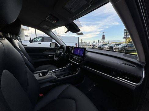 Used 2025 Toyota Grand Highlander XLE SUV image 28