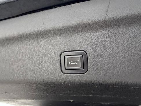 Used 2022 GMC Yukon AT4 image 35