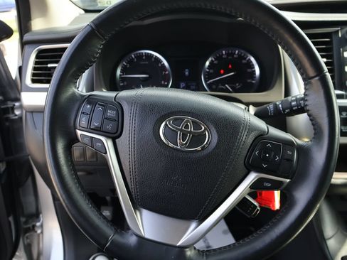 Used 2015 Toyota Highlander Plus AWD/4WD image 32