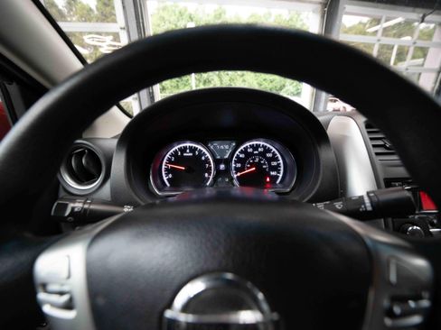 Used 2018 Nissan Versa SV FWD image 15