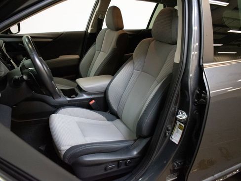 Used 2021 Subaru Outback Premium image 19