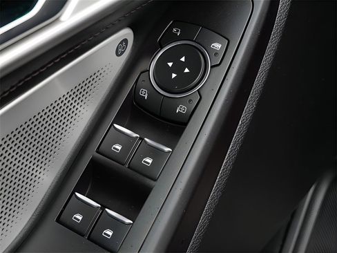 Used 2020 Ford Explorer Platinum w/ Premium Technology Package image 16