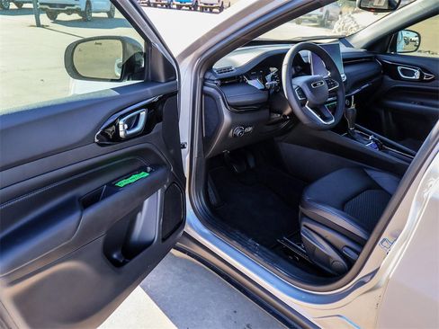 New 2026 Jeep Compass Latitude image 22