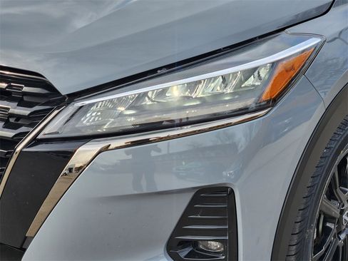 Used 2024 Nissan Kicks SR image 8