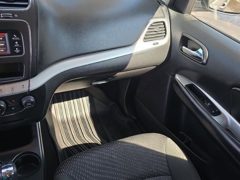 Used 2019 Dodge Journey SE w/ Connectivity Group FWD image 34