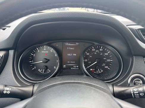 Used 2017 Nissan Rogue SL w/ SL Premium Package AWD/4WD image 16