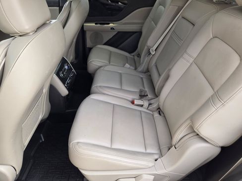 Used 2023 Lincoln Aviator 2WD image 29