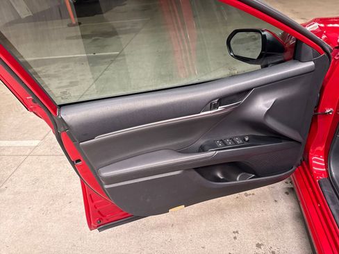 Used 2019 Toyota Camry XSE image 11