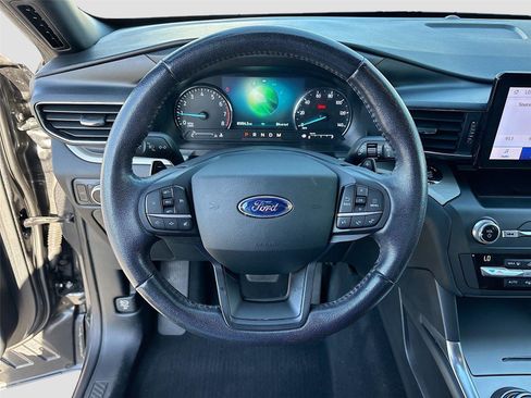 Used 2020 Ford Explorer XLT w/ Equipment Group 202A RWD image 13