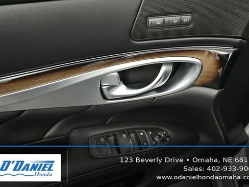 Used 2015 INFINITI Q70 L 3.7 w/ Deluxe Touring Package AWD/4WD image 24
