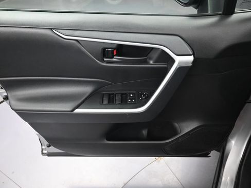 Used 2021 Toyota RAV4 LE FWD image 21