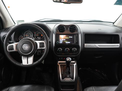 Used 2014 Jeep Compass Latitude FWD image 15
