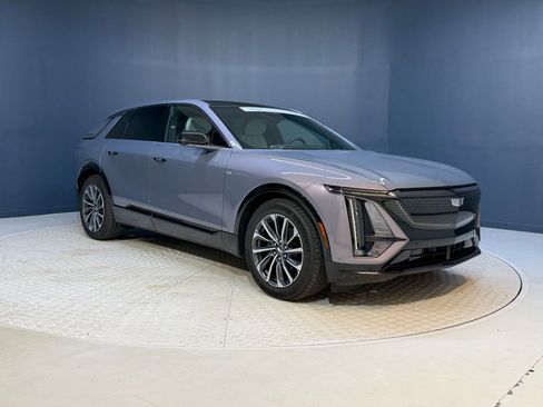 Certified 2024 Cadillac Lyriq Sport image 7