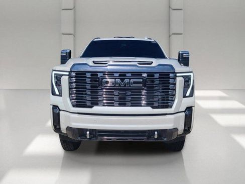 Used 2024 GMC Sierra 3500 Denali Ultimate AWD/4WD image 2