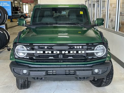 Used 2025 Ford Bronco Outer Banks image 4