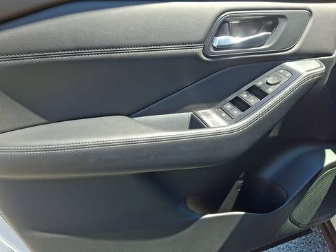 Used 2023 Nissan Rogue SV w/ SV Premium B Package AWD/4WD image 14