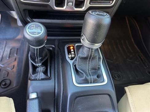 Used 2018 Jeep Wrangler Unlimited Sahara image 31