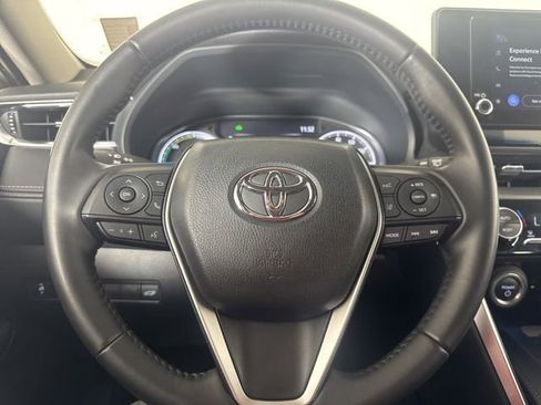 Used 2023 Toyota Venza LE AWD/4WD image 18