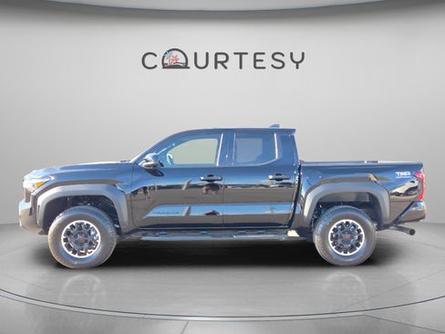 Certified 2026 Toyota Tacoma TRD Off-Road image 2