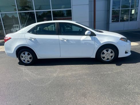 Used 2017 Toyota Corolla L FWD image 2
